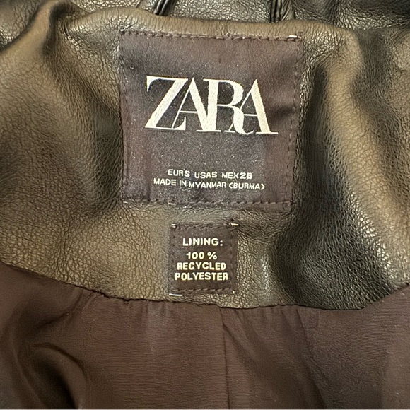 ZARA BLACK CROPPED FAUX LEATHER MOTO JACKET SIZE SMALL - Picture 2 of 3
